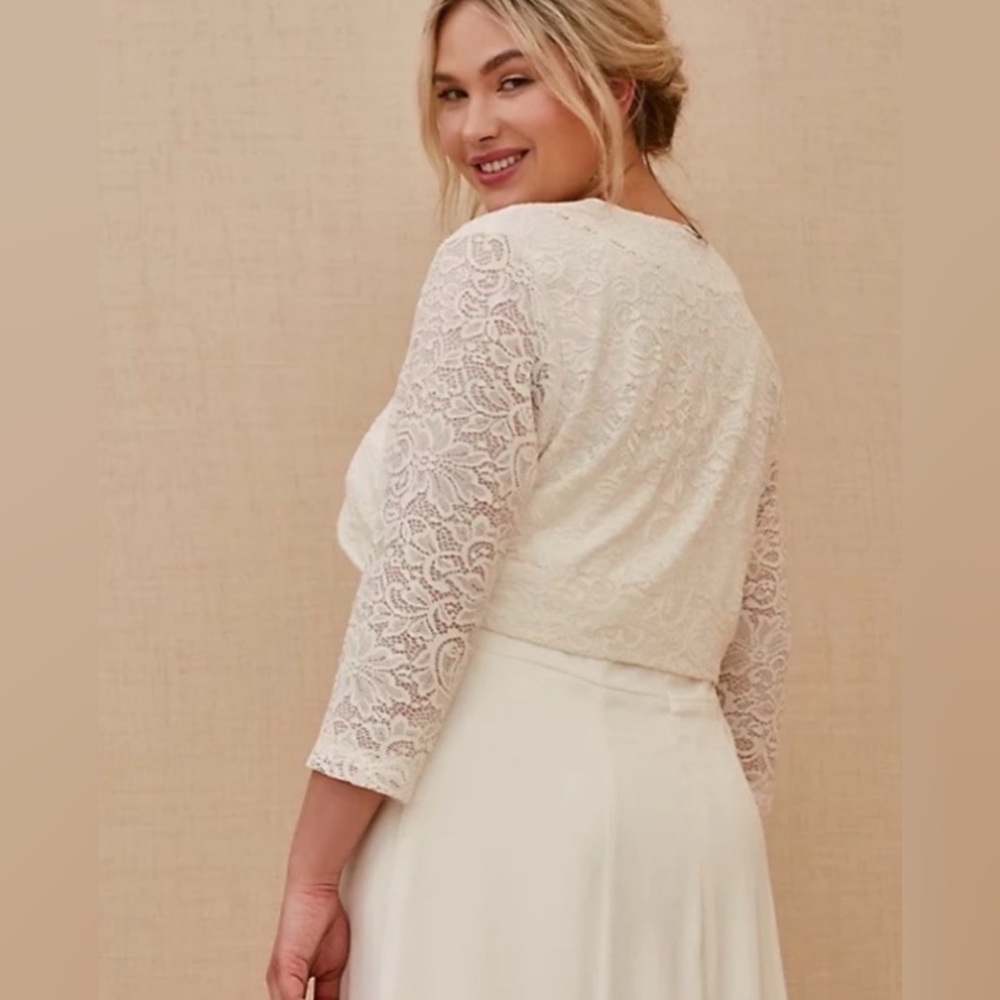 🤍 Torrid Ivory Lace Bolero Jacket – Size 1 (1X/14–16)